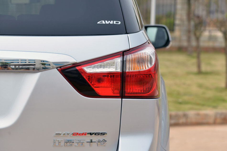 2015款 3.0T 四驱手动探索型 5座 细节