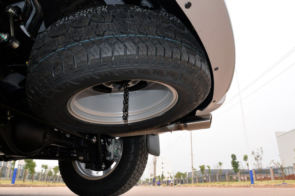 2015款 3.0T 四驱手动探索型 5座 引擎底盘