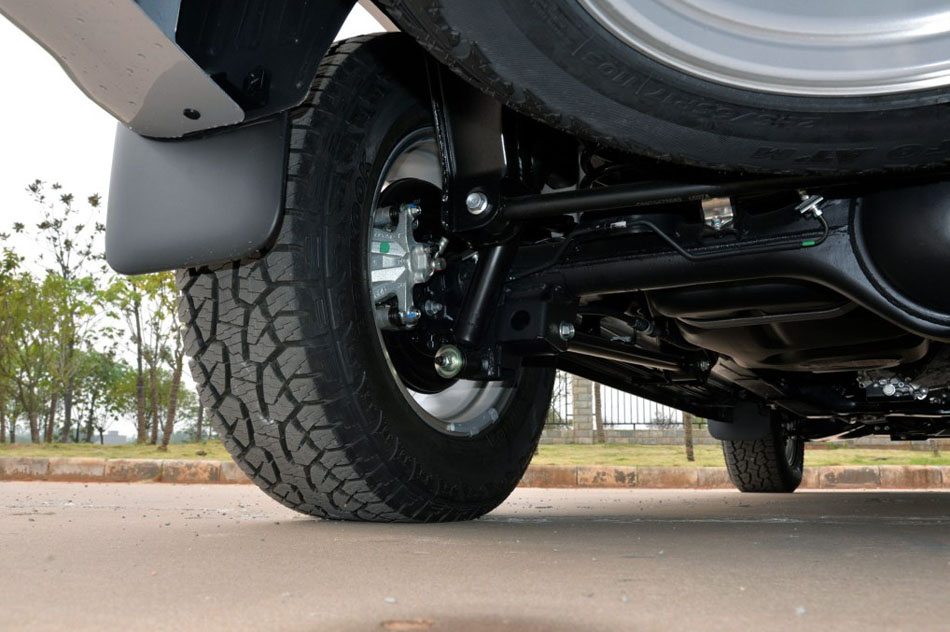 2015款 3.0T 四驱手动探索型 5座 引擎底盘