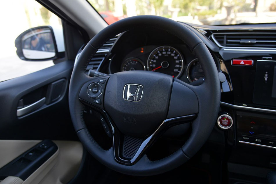 2016款 1.5L CVT豪华版 内饰