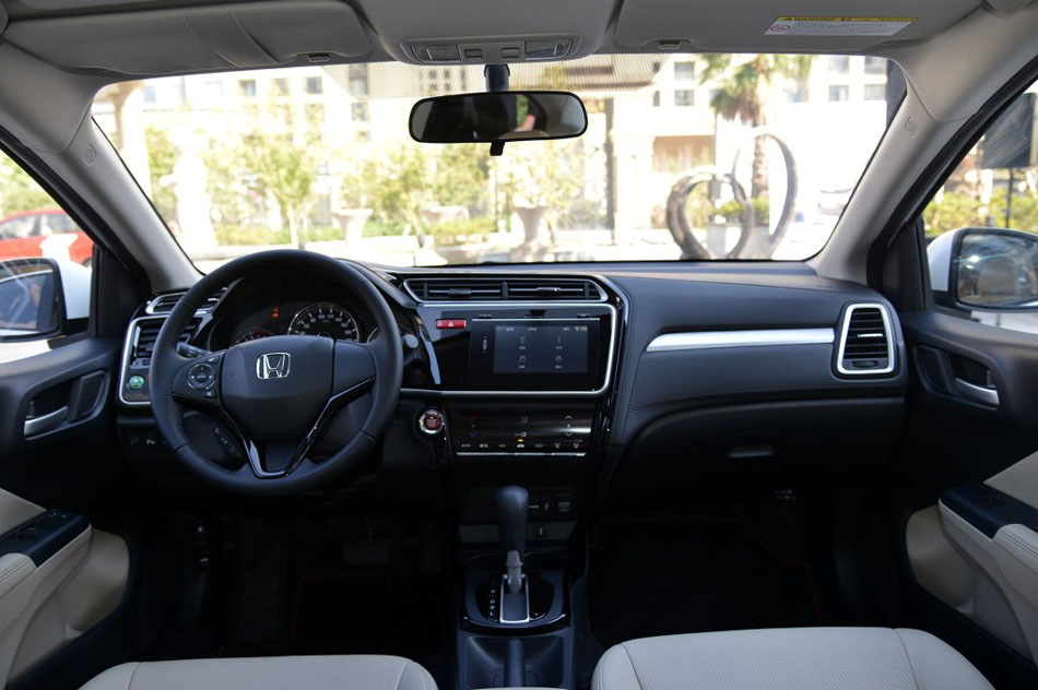 2016款 1.5L CVT豪华版 内饰