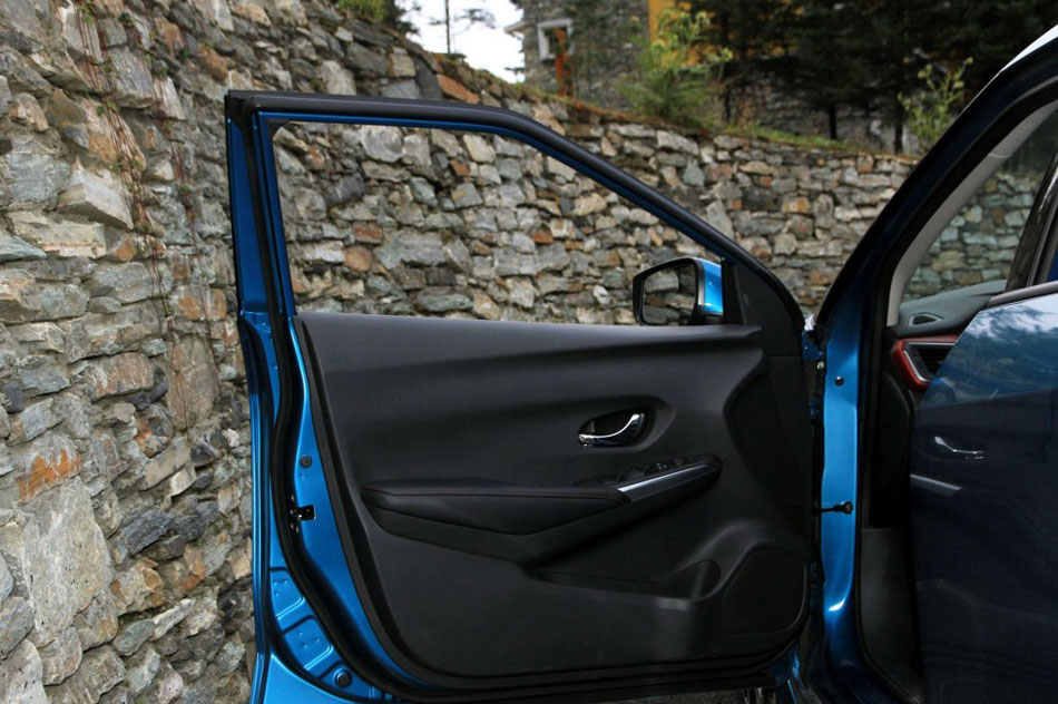 2016款 1.6L CVT高能版 座椅空间