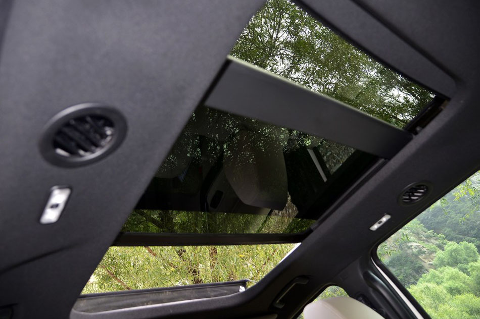 2016款 2.0T 汽油自动四驱旗舰版 座椅空间