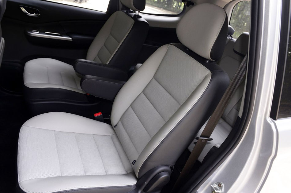 2016款 1.5L 手动尊享型 座椅空间