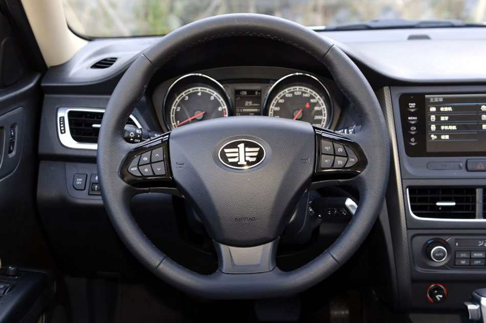 2016款 1.6L 自动尊贵型 内饰