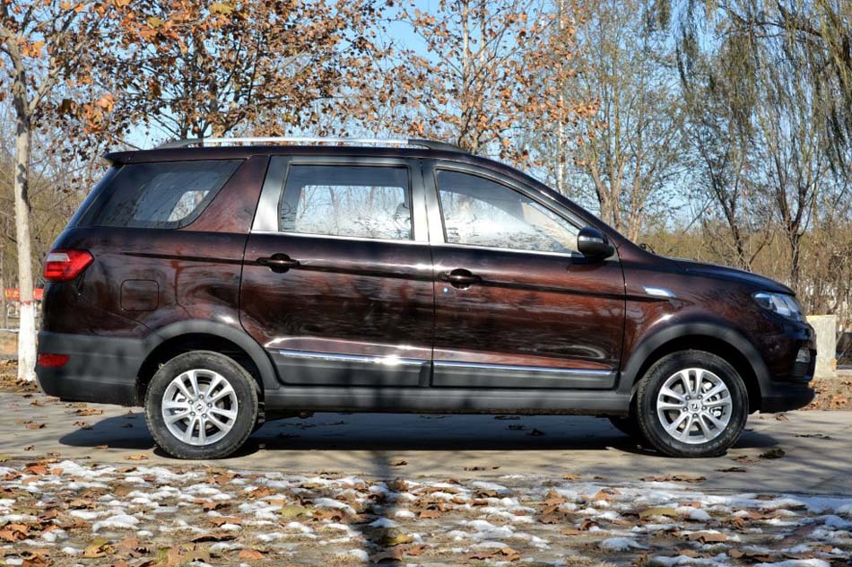 2016款 1.5L 手动尊享型 232座 外观