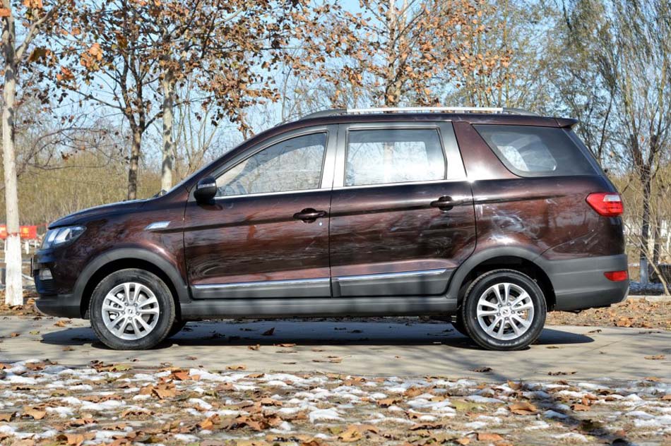 2016款 1.5L 手动尊享型 232座 外观