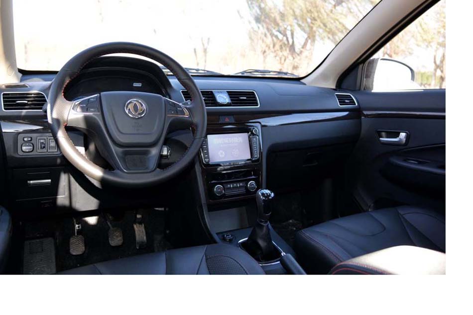 2016款 1.5L 手动尊享型 232座 内饰