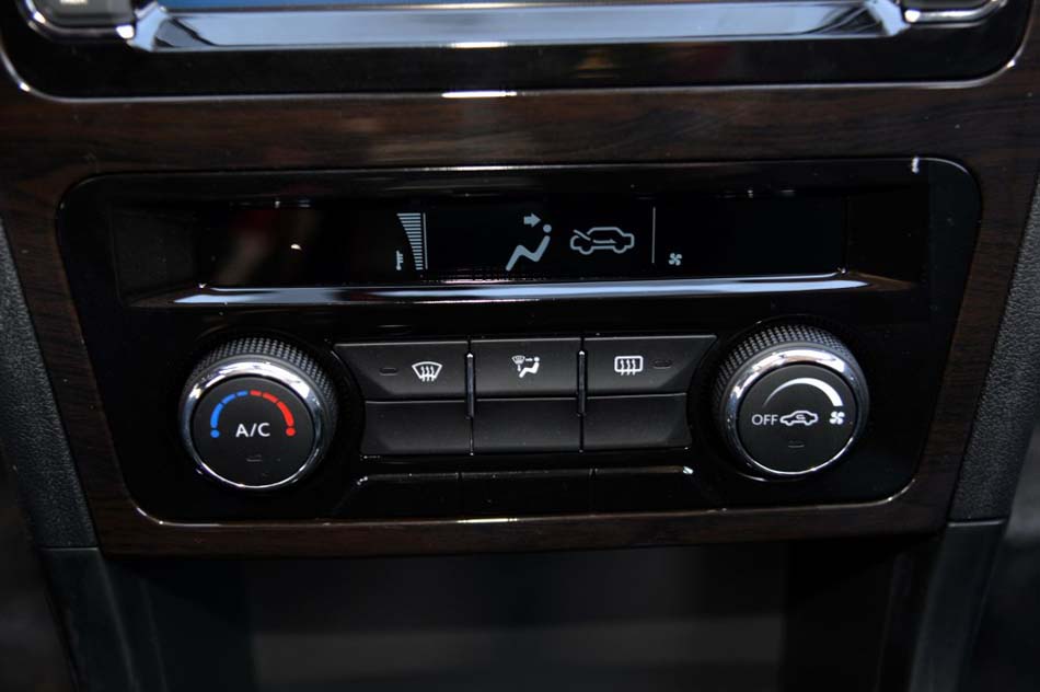 2016款 1.5L 手动尊享型 232座 内饰