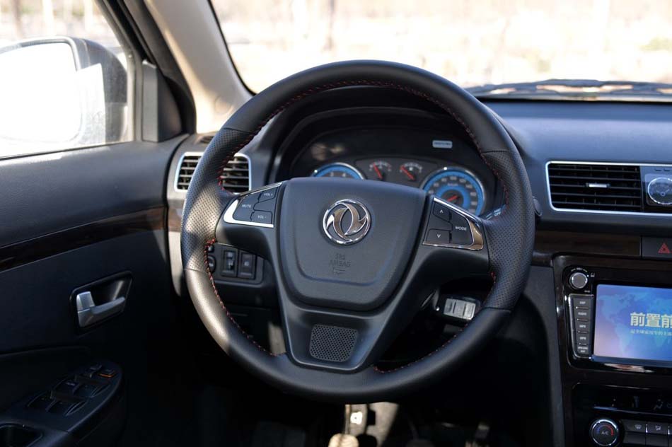 2016款 1.5L 手动尊享型 232座 内饰