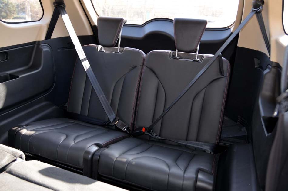 2016款 1.5L 手动尊享型 232座 座椅空间