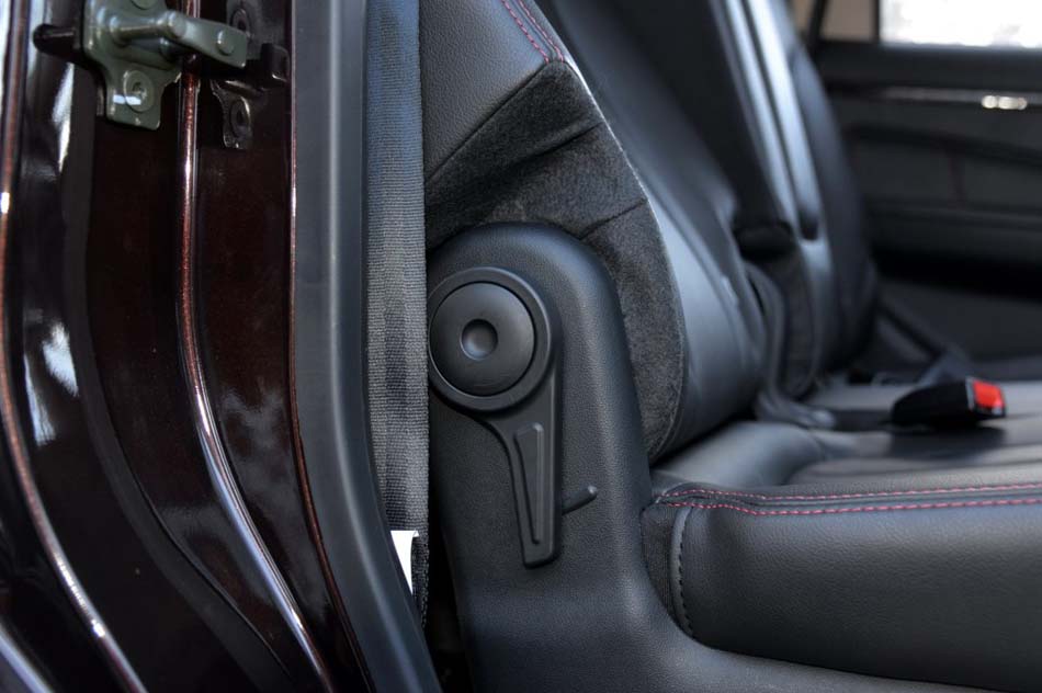 2016款 1.5L 手动尊享型 232座 座椅空间