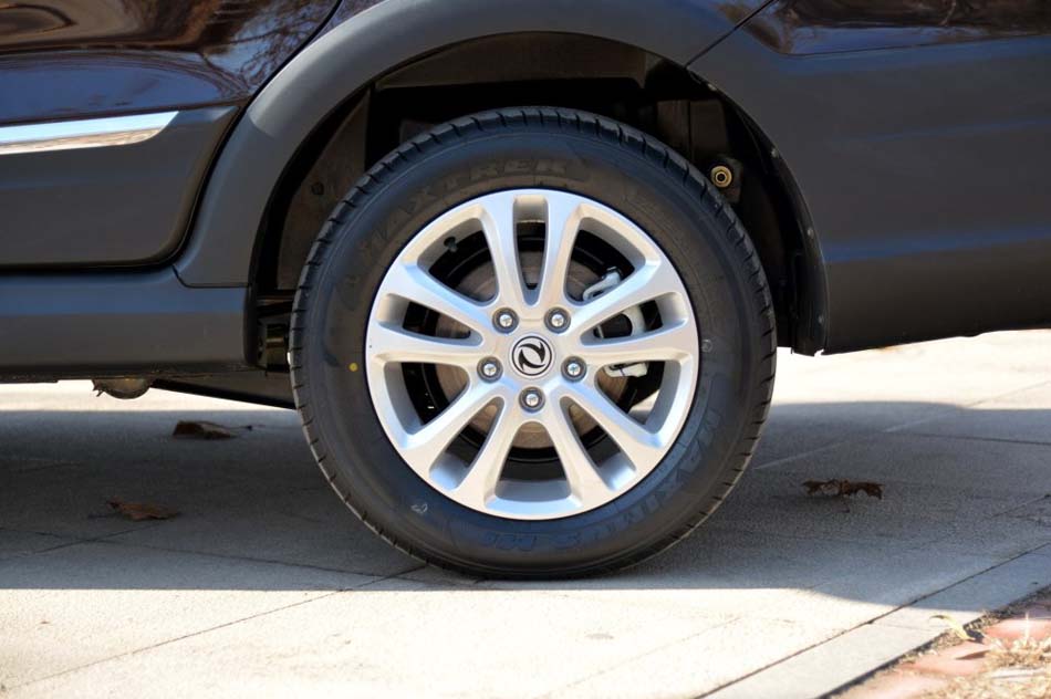 2016款 1.5L 手动尊享型 232座 细节