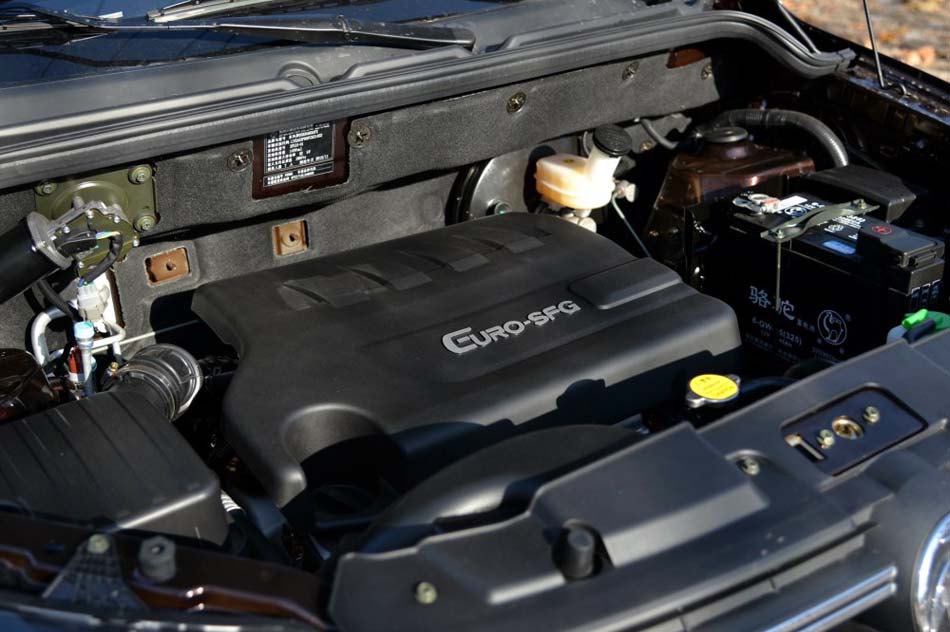 2016款 1.5L 手动尊享型 232座 引擎底盘