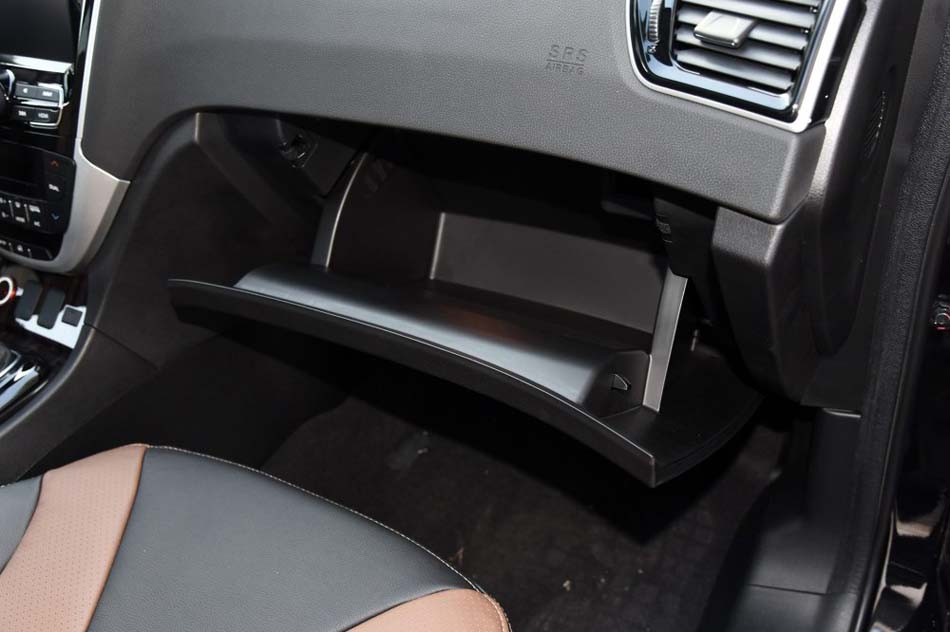 2016款 1.8T 自动两驱周年纪念版 内饰