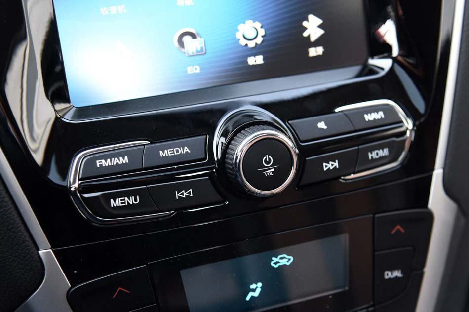 2016款 1.8T 自动两驱周年纪念版 内饰