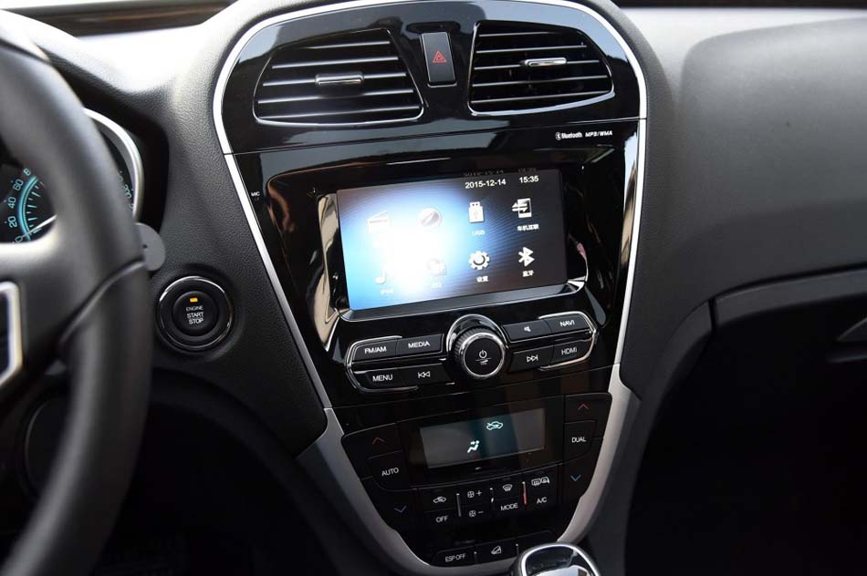 2016款 1.8T 自动两驱周年纪念版 内饰