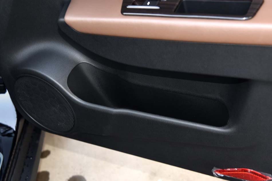 2016款 1.8T 自动两驱周年纪念版 座椅空间