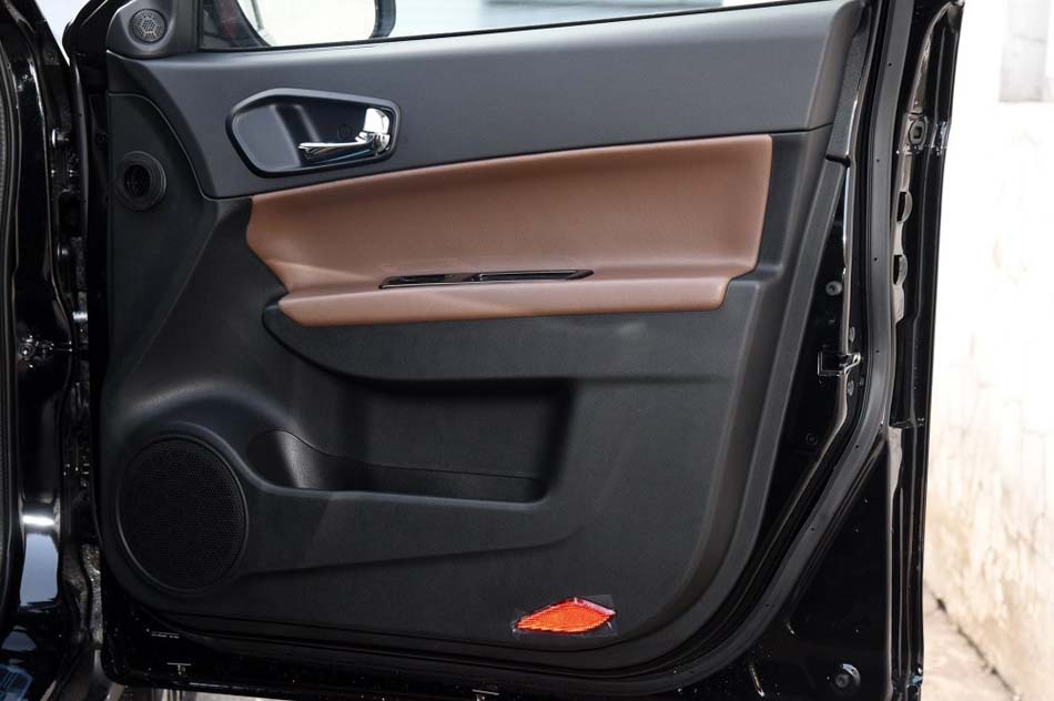 2016款 1.8T 自动两驱周年纪念版 座椅空间