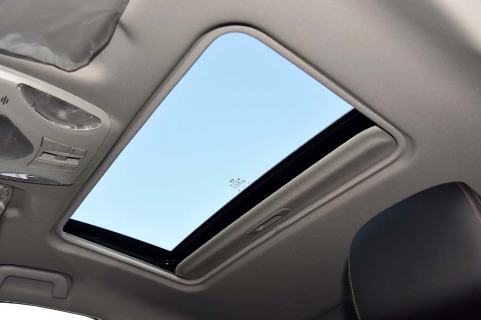 2016款 1.8T 自动两驱周年纪念版 座椅空间