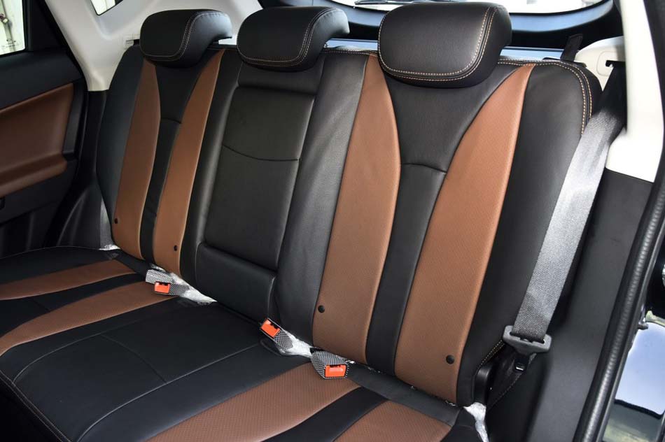 2016款 1.8T 自动两驱周年纪念版 座椅空间