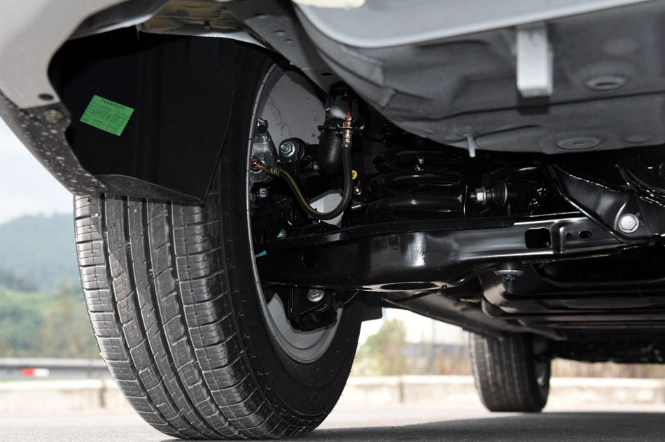 2016款 1.5T 手动风尚型 引擎底盘