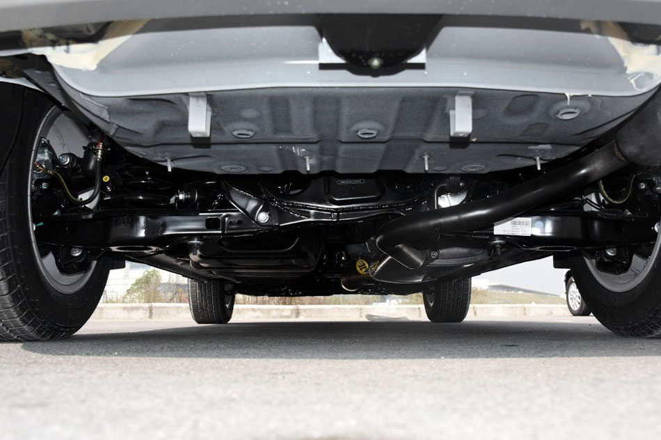 2016款 1.5T 手动风尚型 引擎底盘