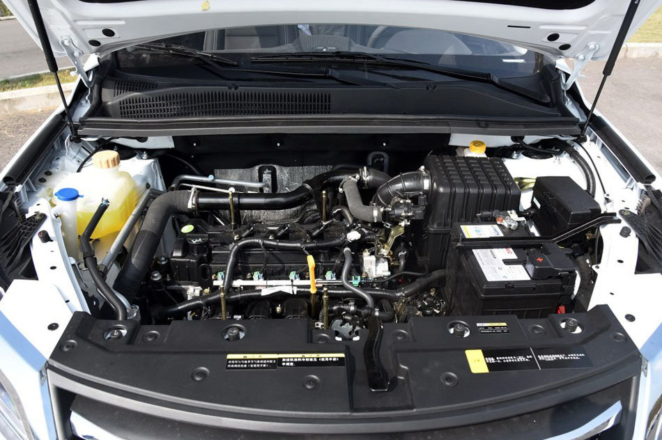 2016款 1.5T 手动风尚型 引擎底盘