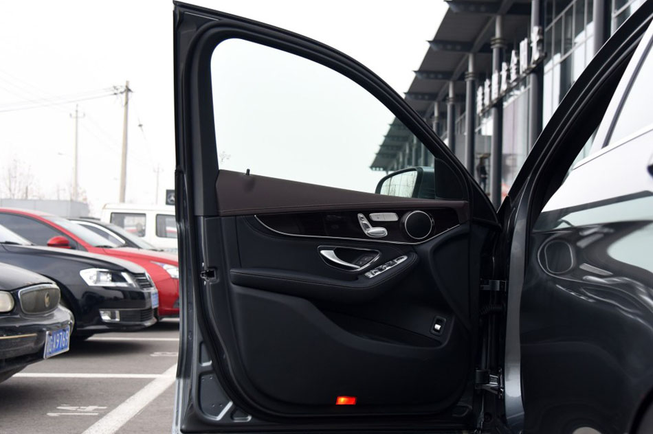 2016款 GLC 260 4MATIC 动感型 座椅空间