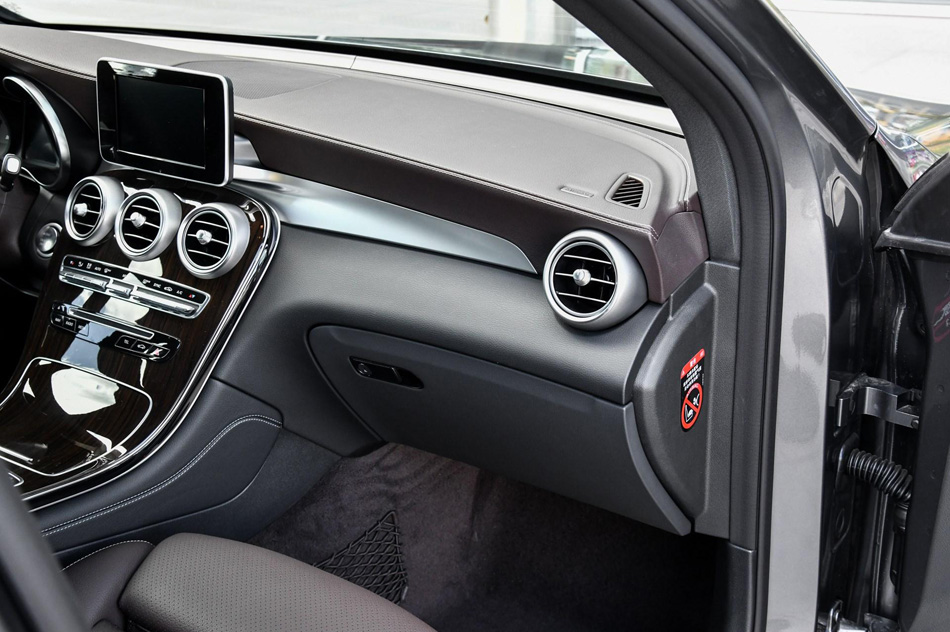 2019款 GLC 260 4MATIC 动感型 内饰