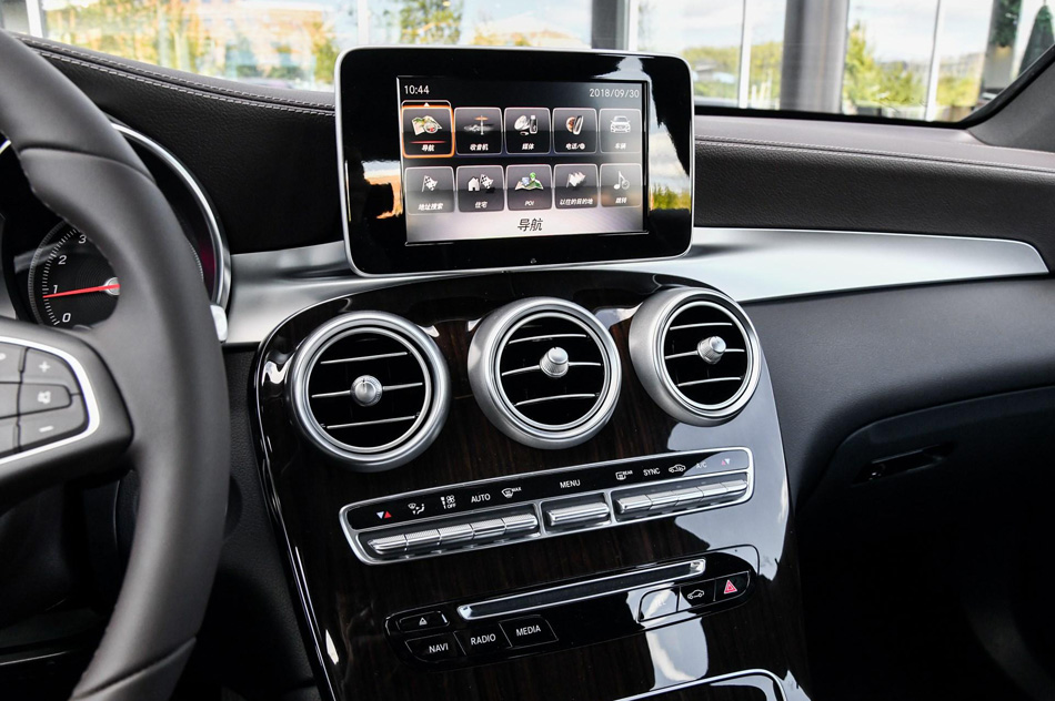 2019款 GLC 260 4MATIC 动感型 内饰