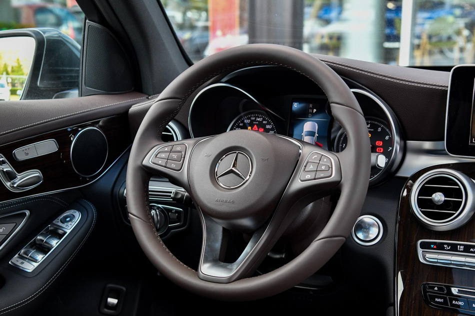 2019款 GLC 260 4MATIC 动感型 内饰