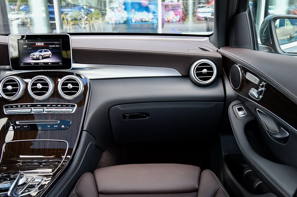 2019款 GLC 260 4MATIC 动感型 内饰