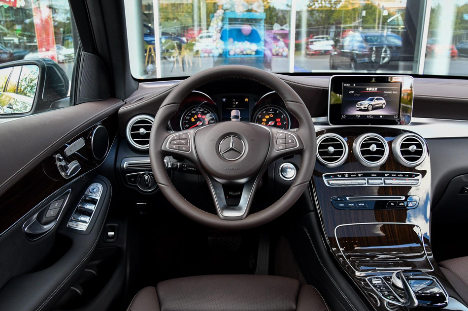 2019款 GLC 260 4MATIC 动感型 内饰