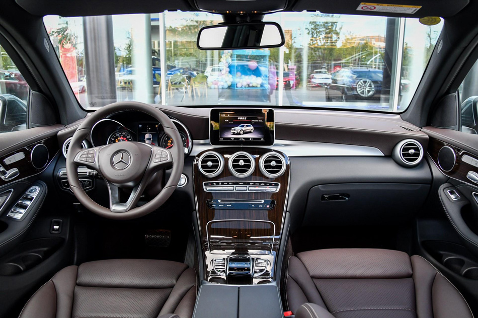 2019款 GLC 260 4MATIC 动感型 内饰