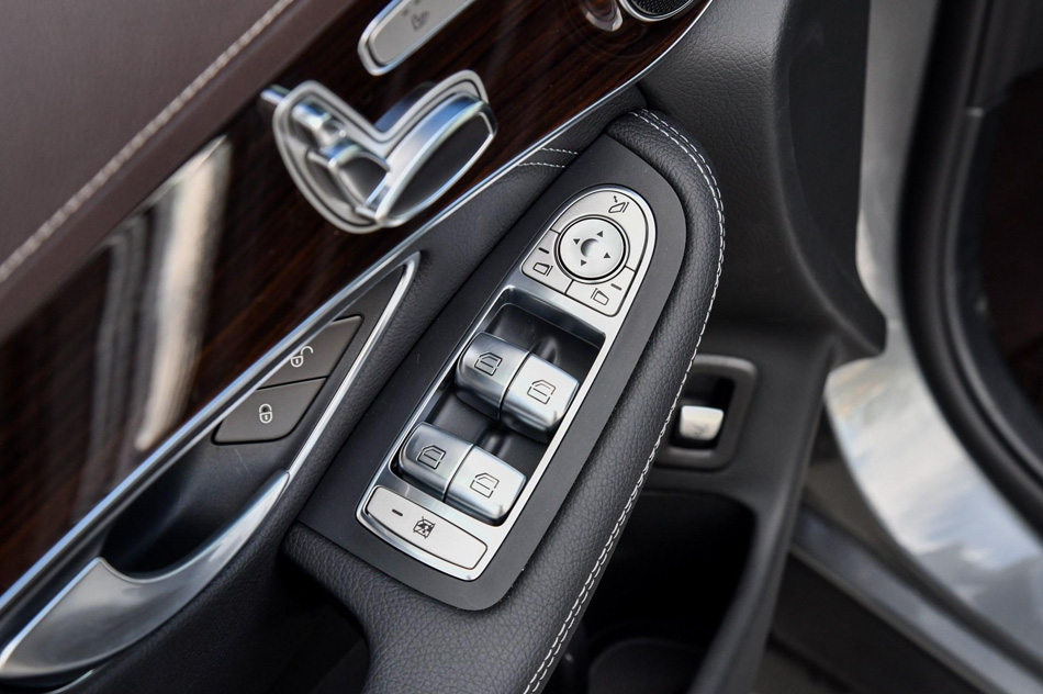 2019款 GLC 260 4MATIC 动感型 座椅空间