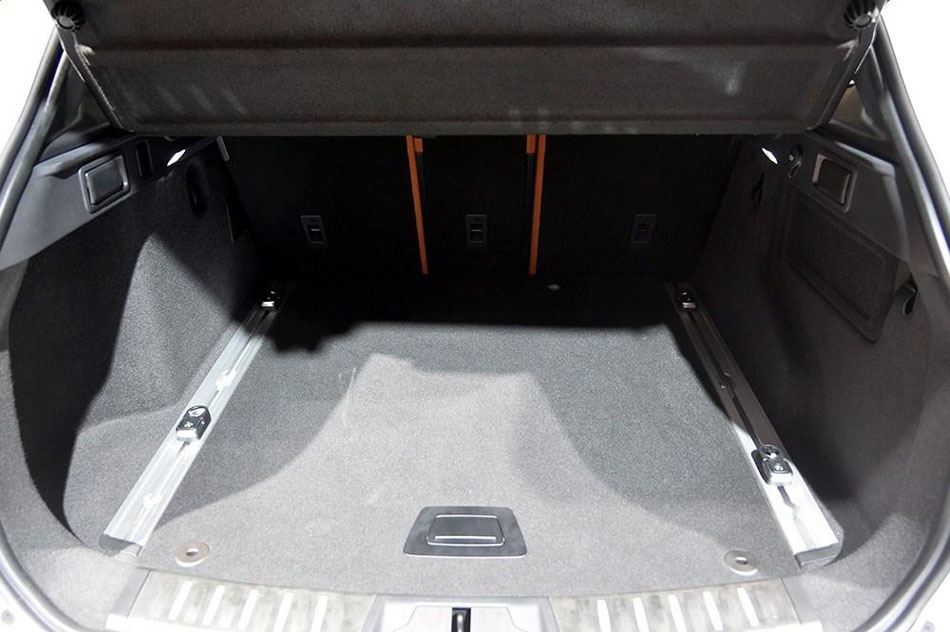 2016款 3.0T S高性能版 座椅空间