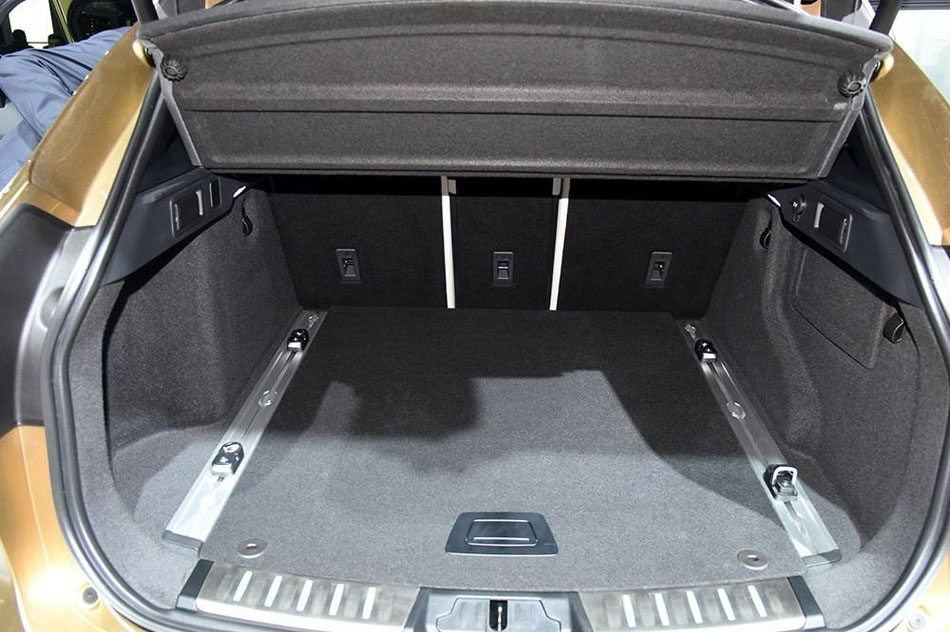 2016款 3.0T S高性能版 座椅空间