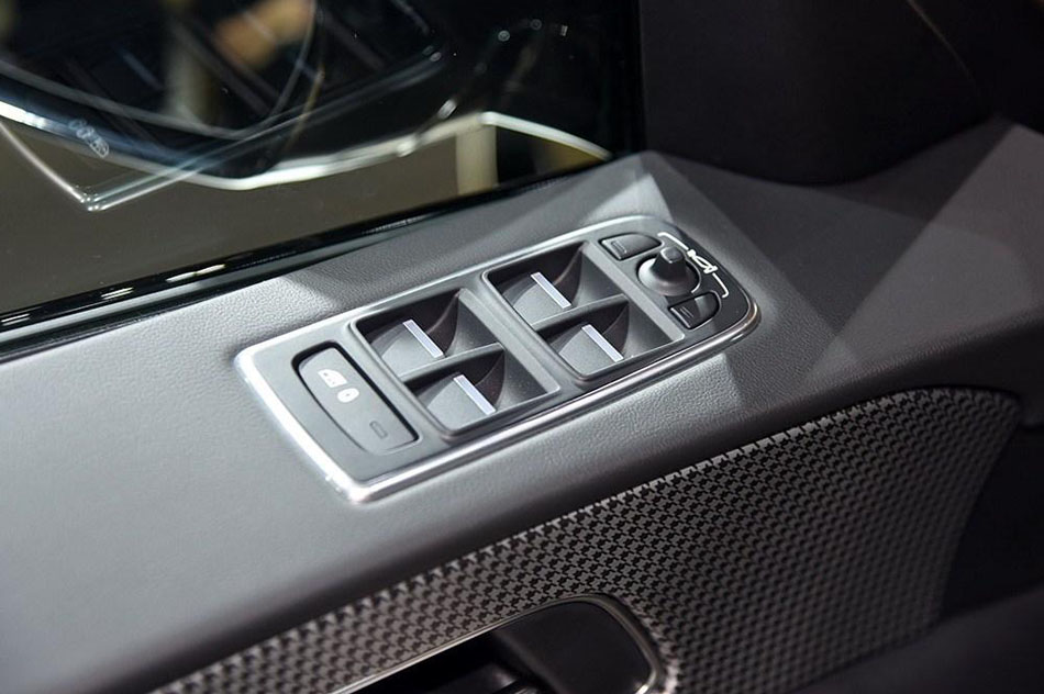 2016款 3.0T S高性能版 座椅空间