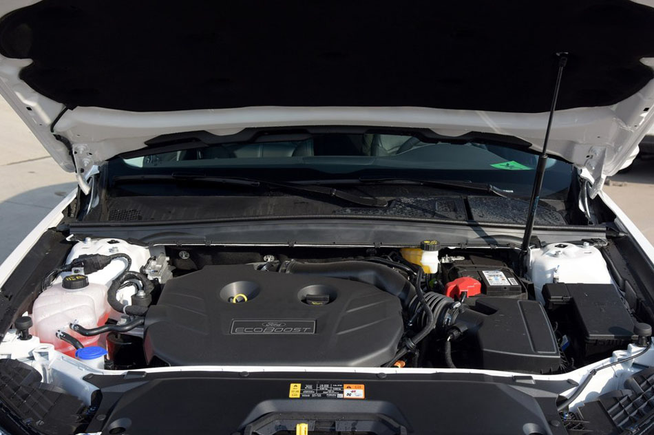 2015款 2.0L GTDi 时尚型 引擎底盘