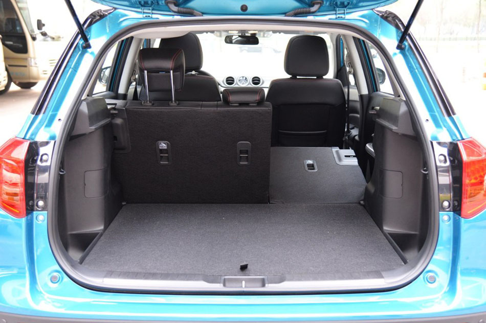 2016款 1.4T 自动四驱旗舰型 座椅空间