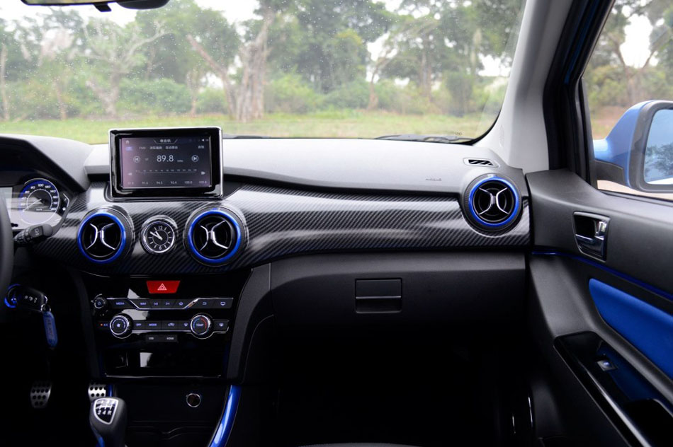 2015款 1.5L 手动精英型 内饰