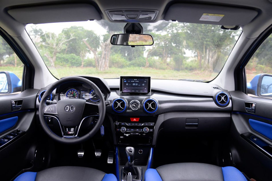 2015款 1.5L 手动精英型 内饰