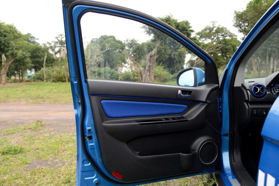 2015款 1.5L 手动精英型 座椅空间