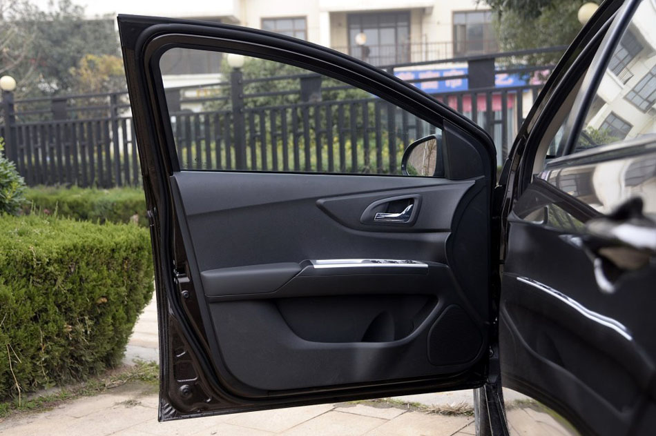 2016款 1.5L 自动尊酷型 座椅空间