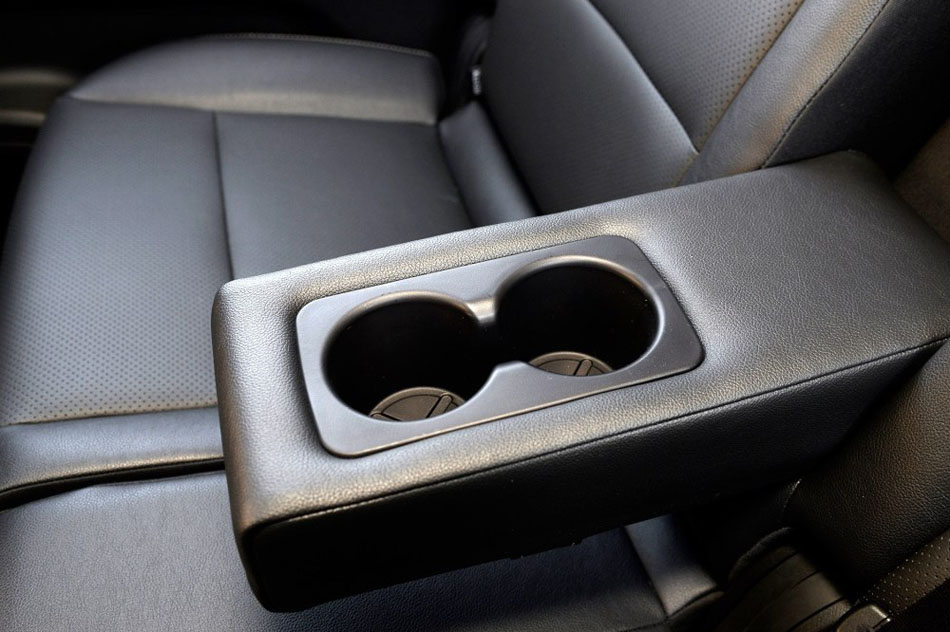 2016款 1.5L 手动豪华型 座椅空间