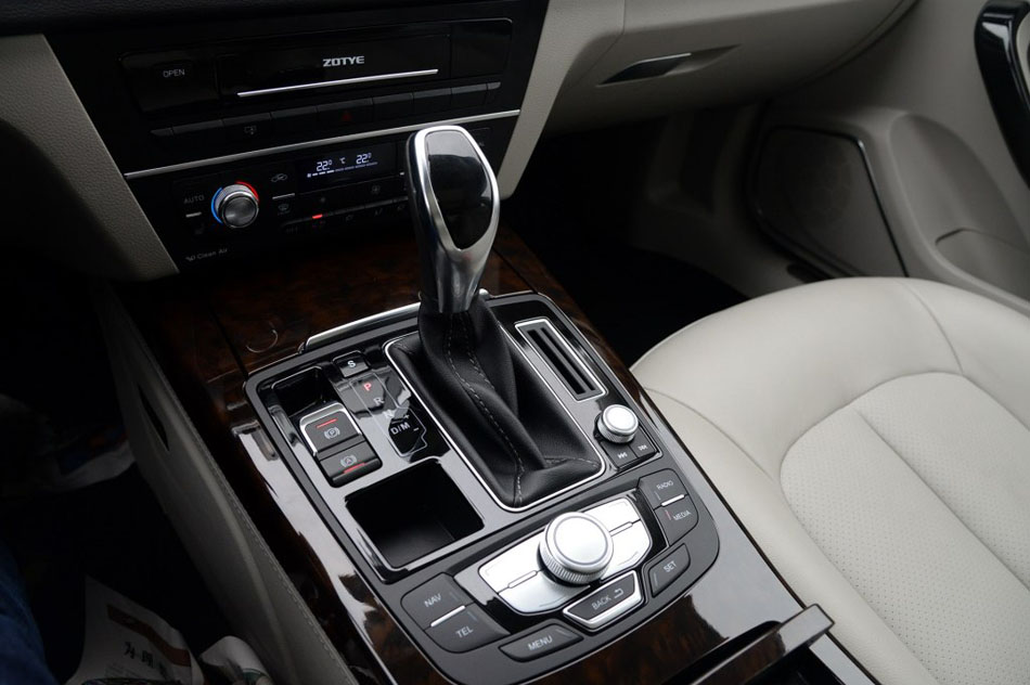 2016款 1.8T DCT公务版 内饰