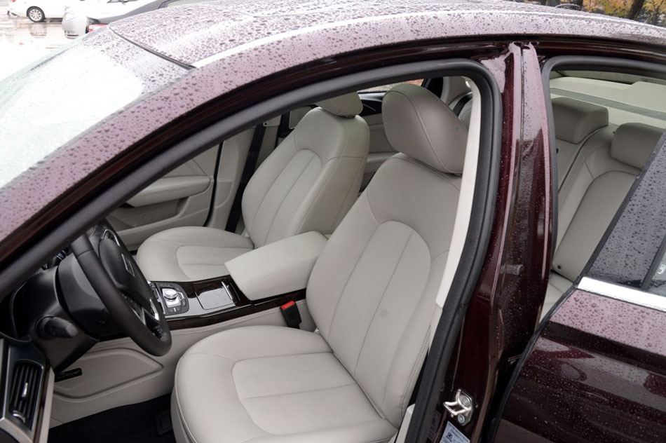 2016款 1.8T DCT公务版 座椅空间