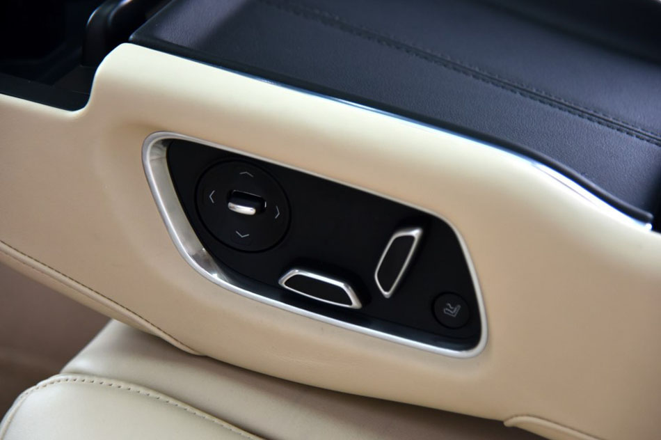 2016款 40T 铂金版 座椅空间