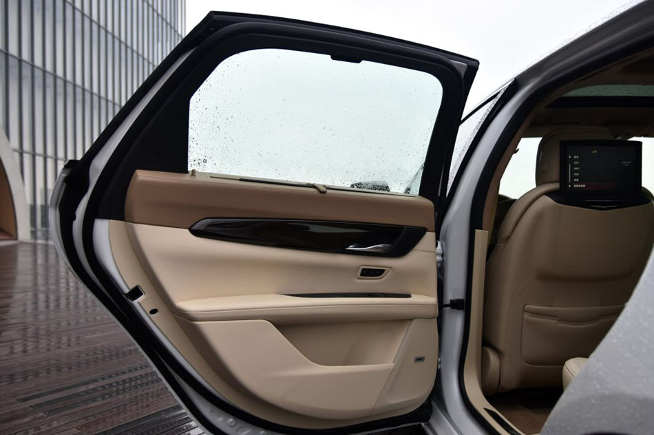 2016款 40T 铂金版 座椅空间